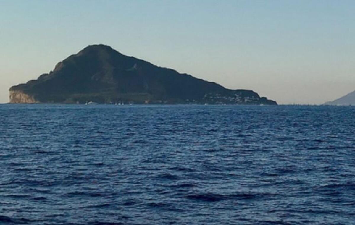 Tragedia a Panarea, muore sub di 16 anni - 