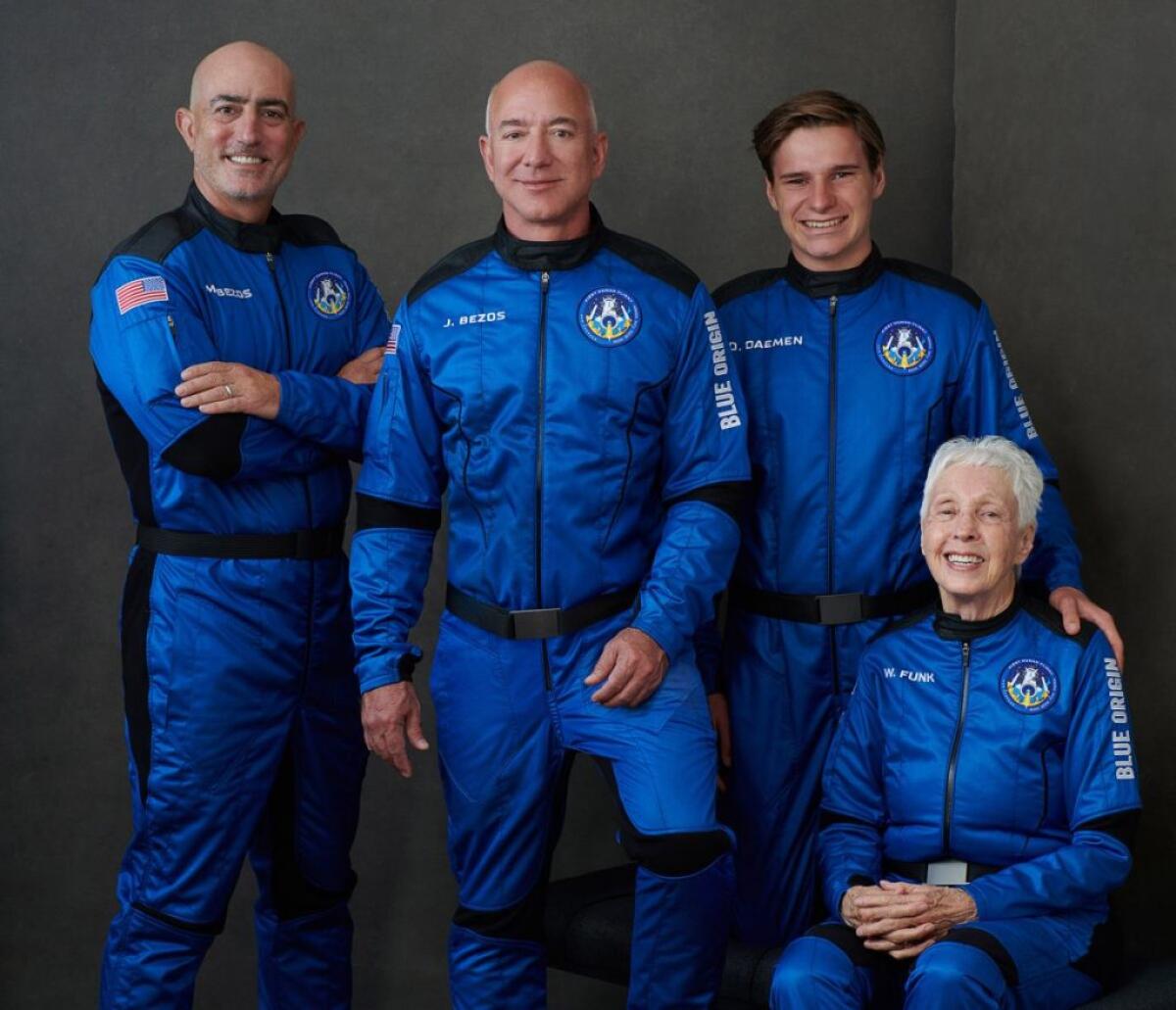 La navicella Blue Origin compie la sua missione, Bezos nello spazio - 