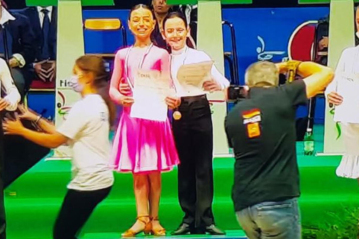 Danza latino-americana, Alessandro e Nicole sono ancora i campioni italiani - Nella foto: Alessandro Romano e Nicole Murvana vincitori a Rimini.