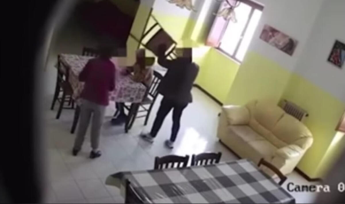 Abusi su ospiti di un centro per disabili mentali, Scordio si difende: Biundo non parla - Gli episodi videoripresi dagli investigatori