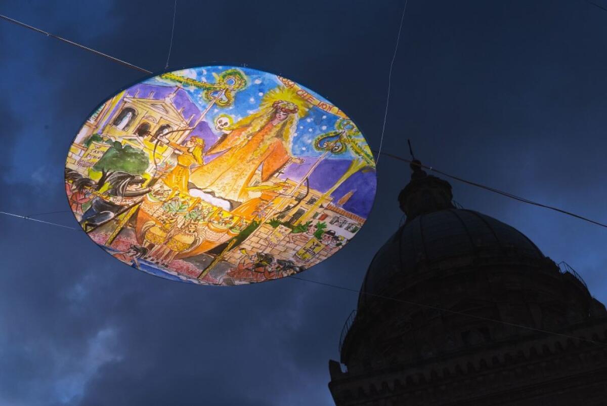 Cubi e cerchi sospesi su sagrato Cattedrale omaggio a Santa Rosalia - 