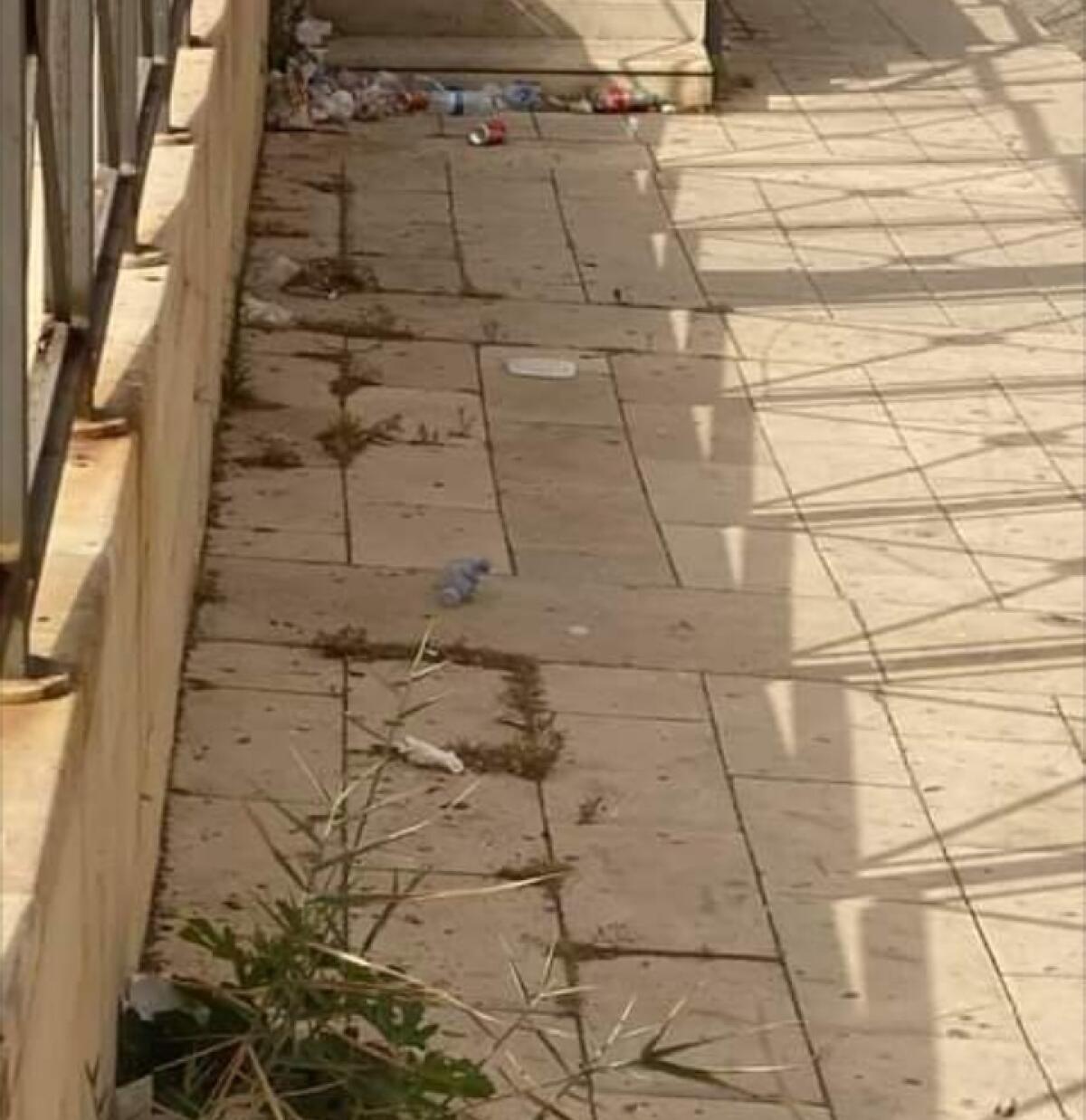 "Sindaco vive in un altro mondo", Scerra: "Piazza Roma sporca, pensi a ripulirla" - 