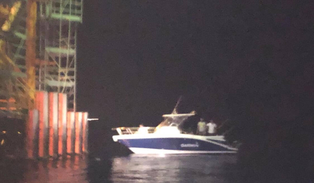 Pesca nella zona interdetta della piattaforma "Perla", sanzioni e sequestri - Il controllo a ridosso della piattaforma