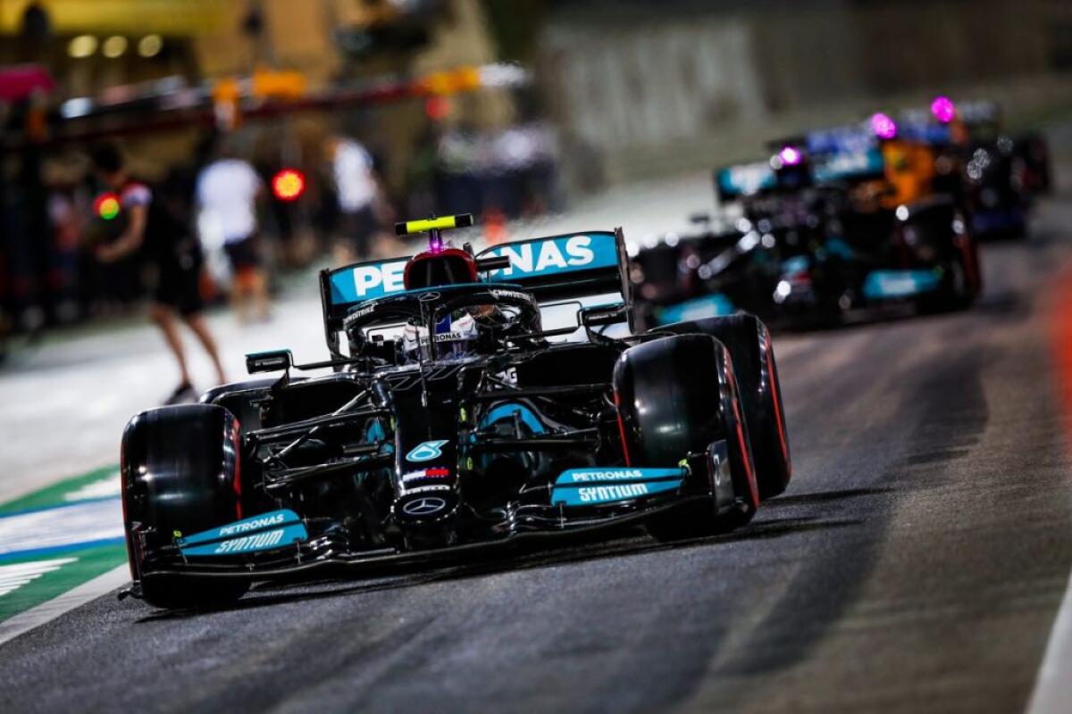 Hamilton batte Verstappen: partirà davanti in sprint race Silverstone - 
