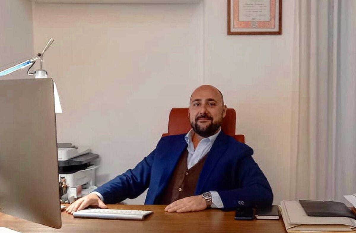 Altri sei pc donati a scuole, Giocolano: "Comune ed enti seguano transizione digitale" - L'avvocato Francesco Giocolano