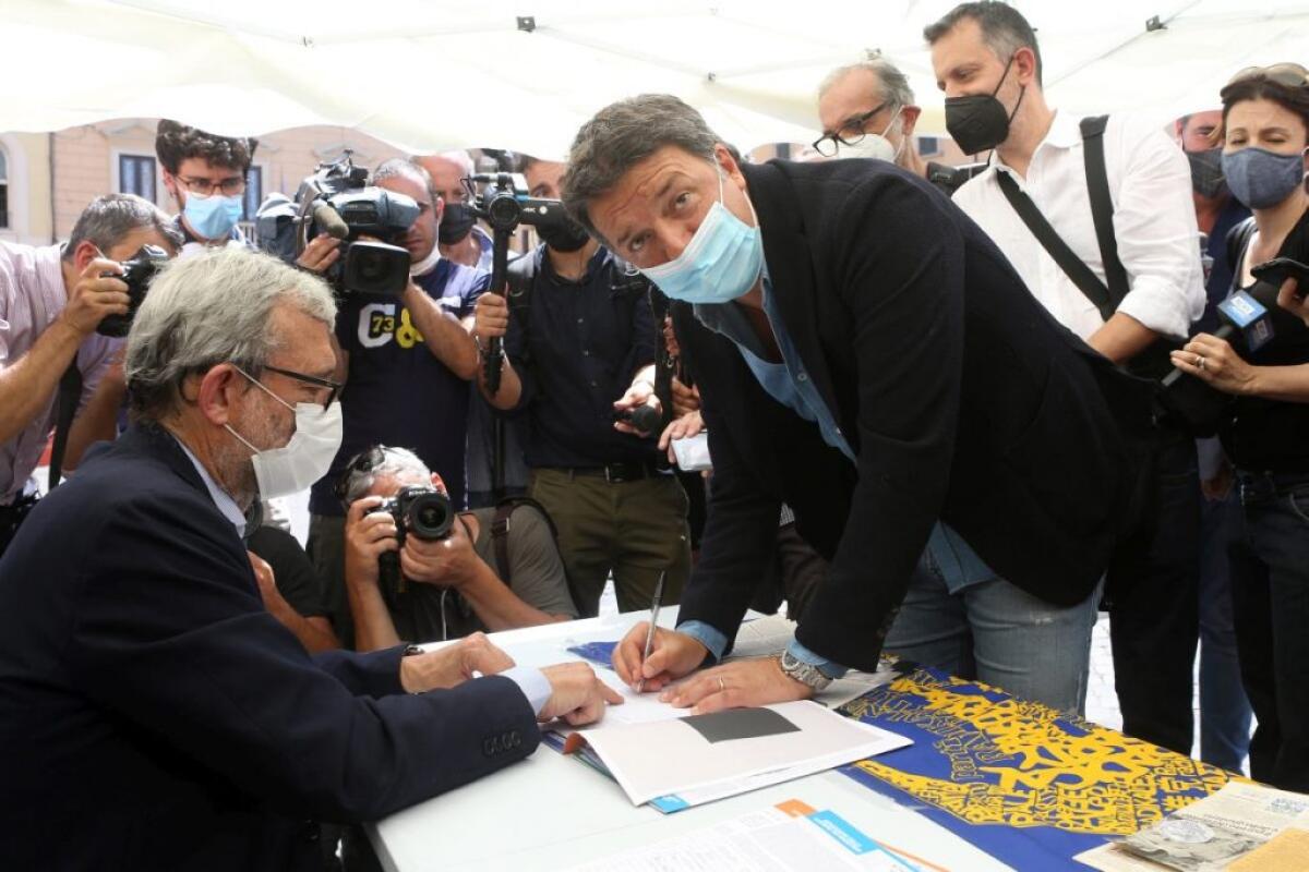 Renzi firma per i referendum “Battaglia per la giustizia giusta” - 