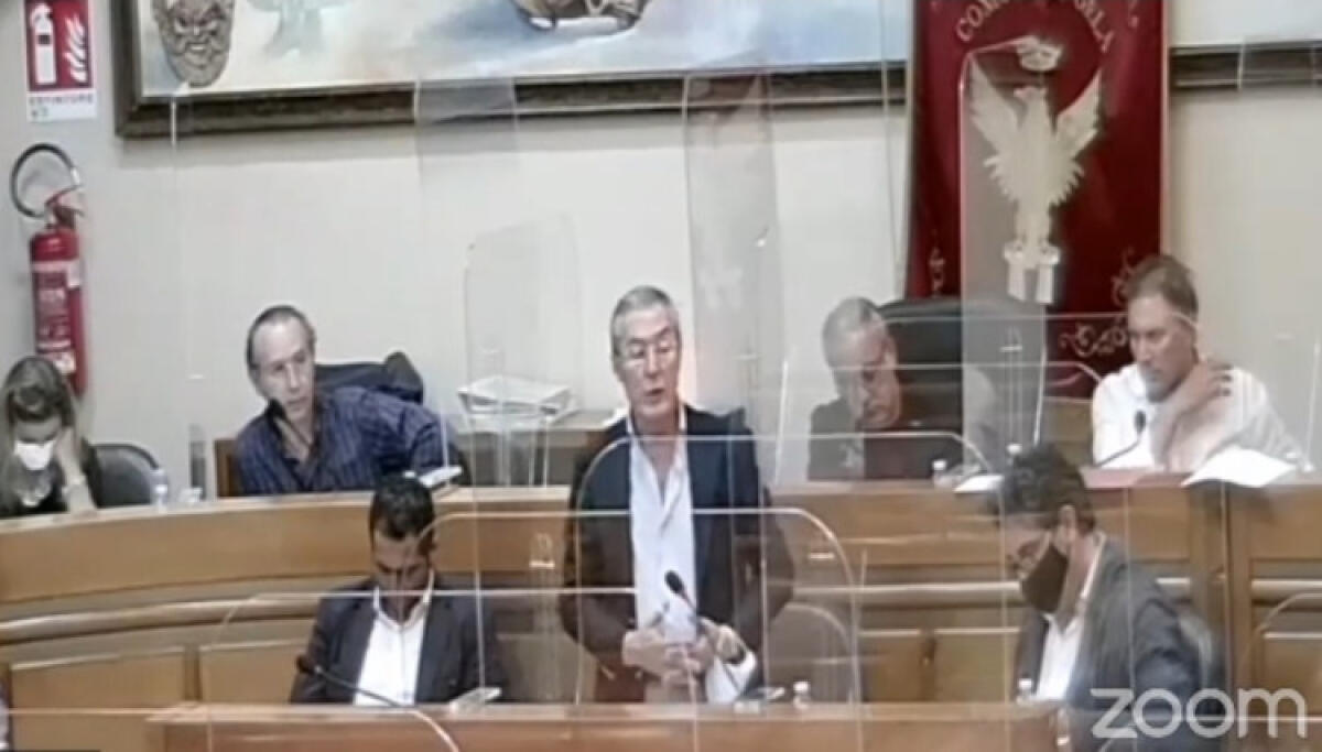 "Maggioranza seria", Greco dopo voto: "Città sporca lavoriamo per alternativa a Tekra" - Greco e gli assessori ieri sera in aula