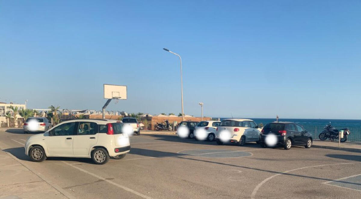 Parcheggio selvaggio nel campo da basket, Sammito: "Sono incivili, servono sanzioni" - 