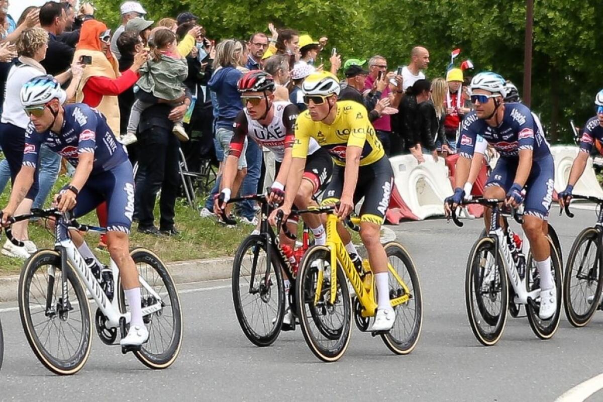 Mohoric vince la 7^ tappa al Tour, Van der Poel resta in giallo - 