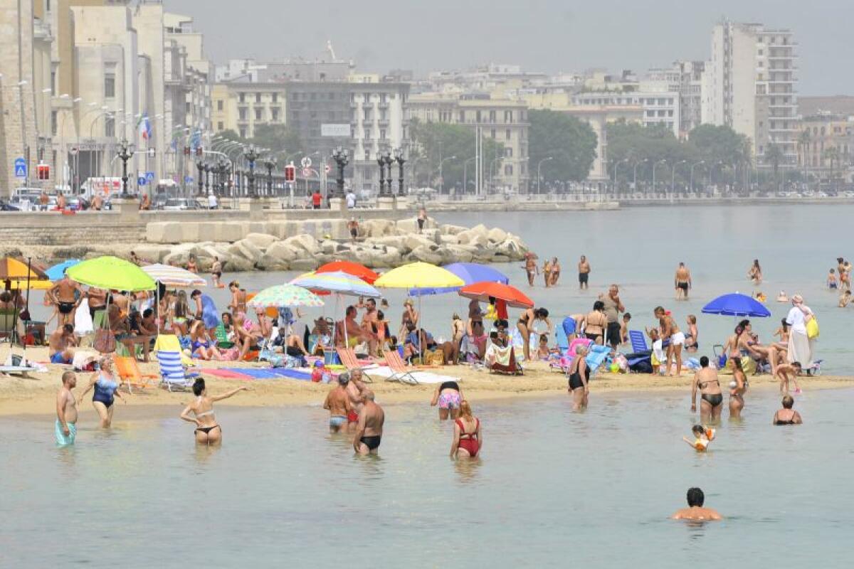 Turismo, vacanze rimandate e più brevi - 