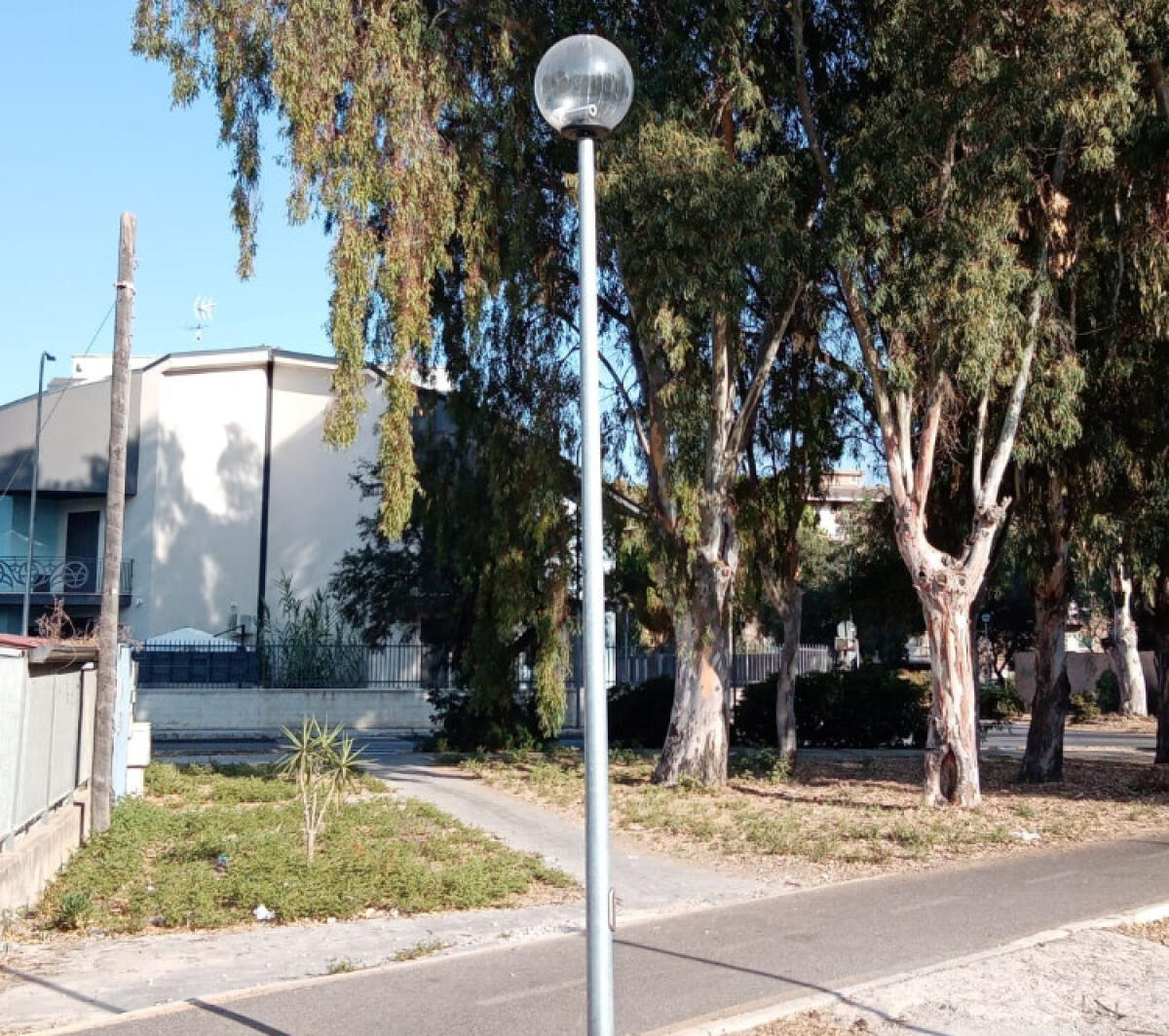 Danneggiato sistema di illuminazione in via Sabbioncello, "serve più senso civico" - 