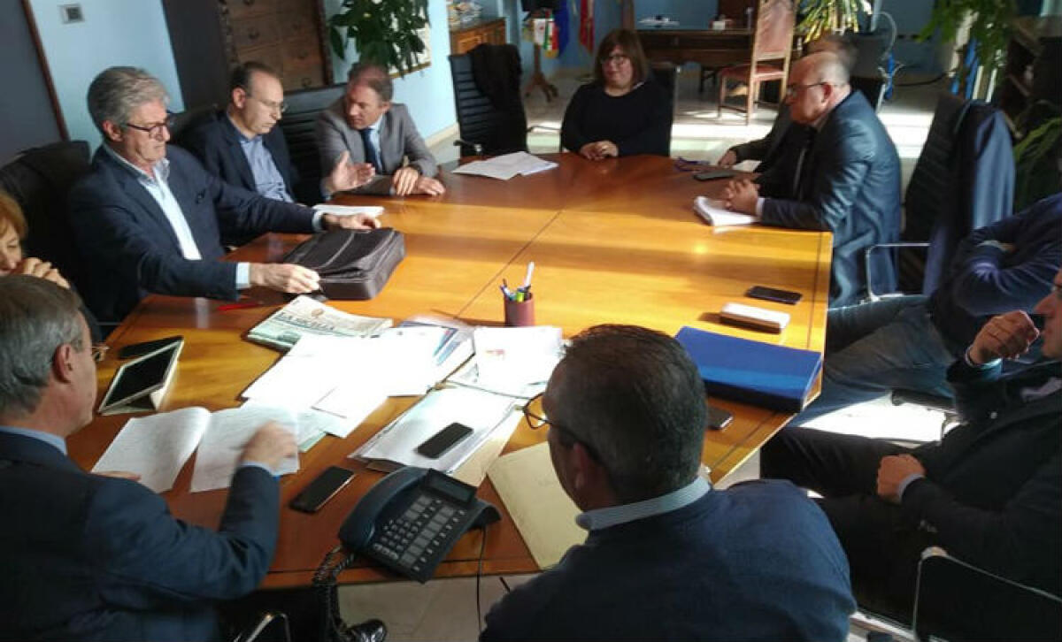Ghelas, assemblea per il bilancio: conti in regola ma personale diminuisce - Una delle riunioni dell'assemblea Ghelas
