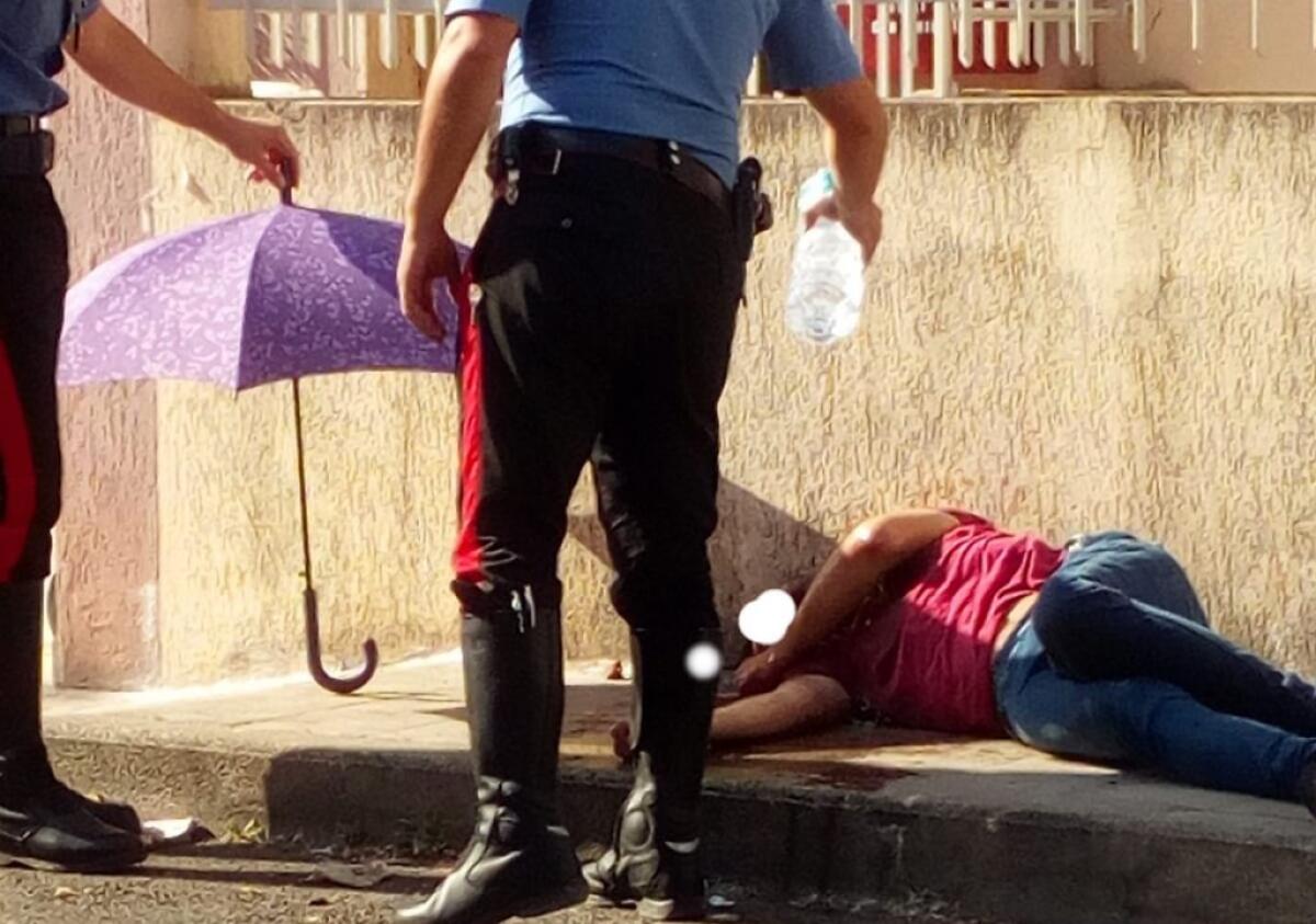 Uomo a terra in strada, ferito in via Cicerone: sangue sul volto, arrivati carabinieri - L'uomo era in strada
