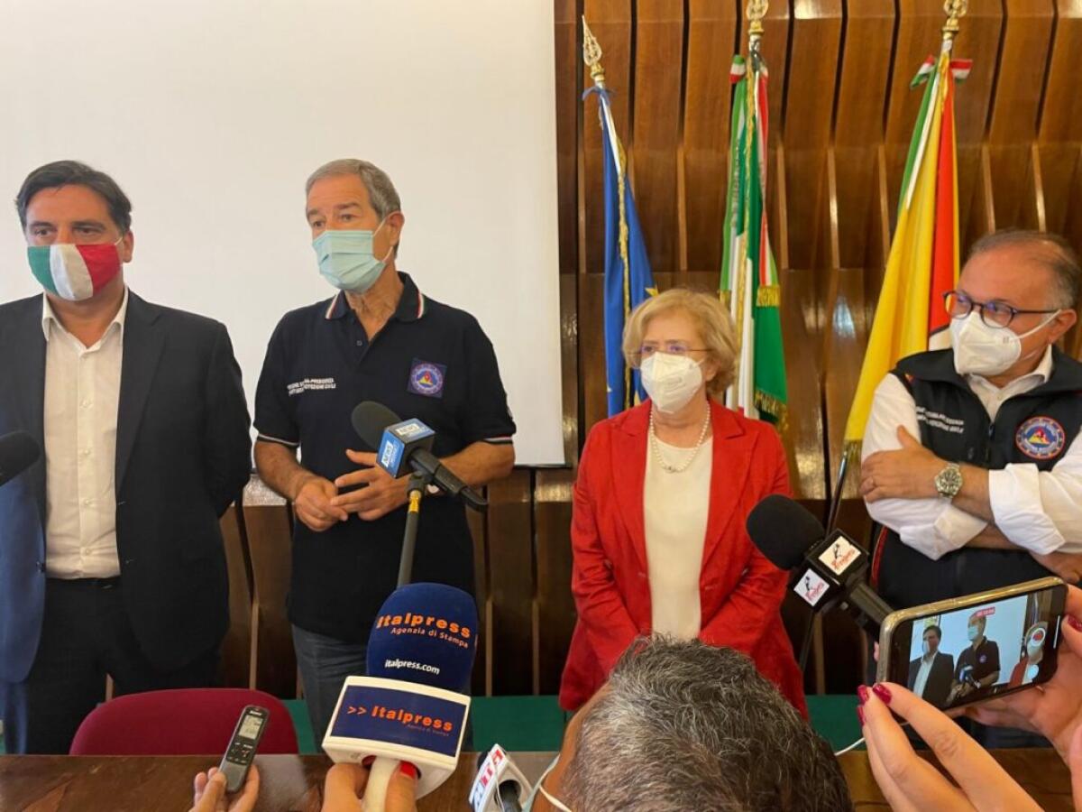 Incendi, Musumeci “Politica ha tante colpe ma gli sciacalli di più” - 