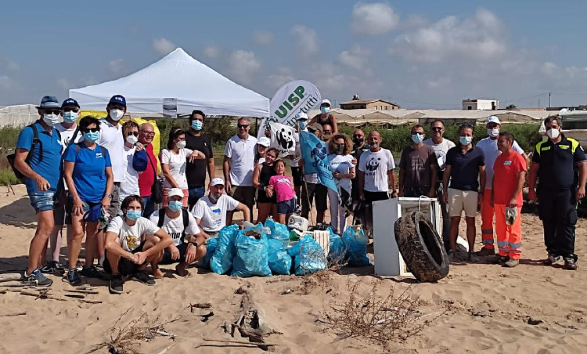 Rifiuti smaltiti al Dirillo, area ripulita: Licata, "tavolo tecnico per monitorare" - L'iniziativa di questa mattina nell'area del Dirillo