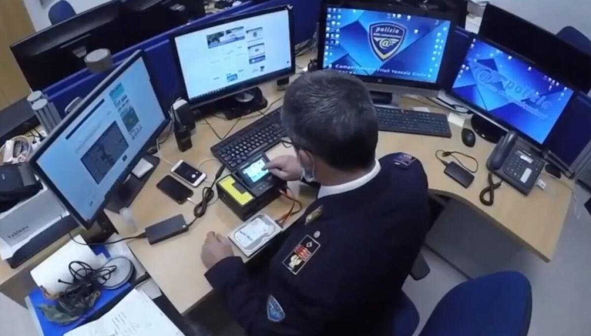 Green pass falsi, 4 indagati. Sequestrati 32 canali Telegram - 