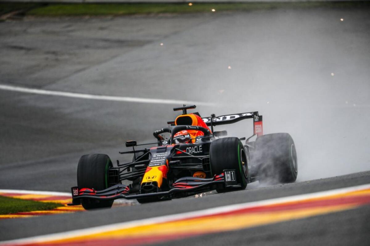 Pole Verstappen in Belgio, Ferrari in difficoltà sotto la pioggia - 