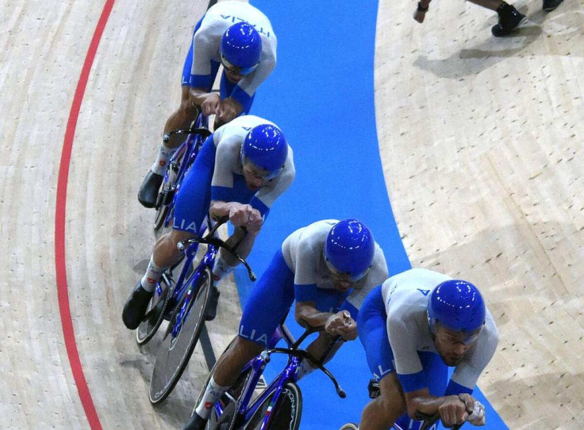 Ciclismo, Italia in finale oro nell’inseguimento squadre uomini - 