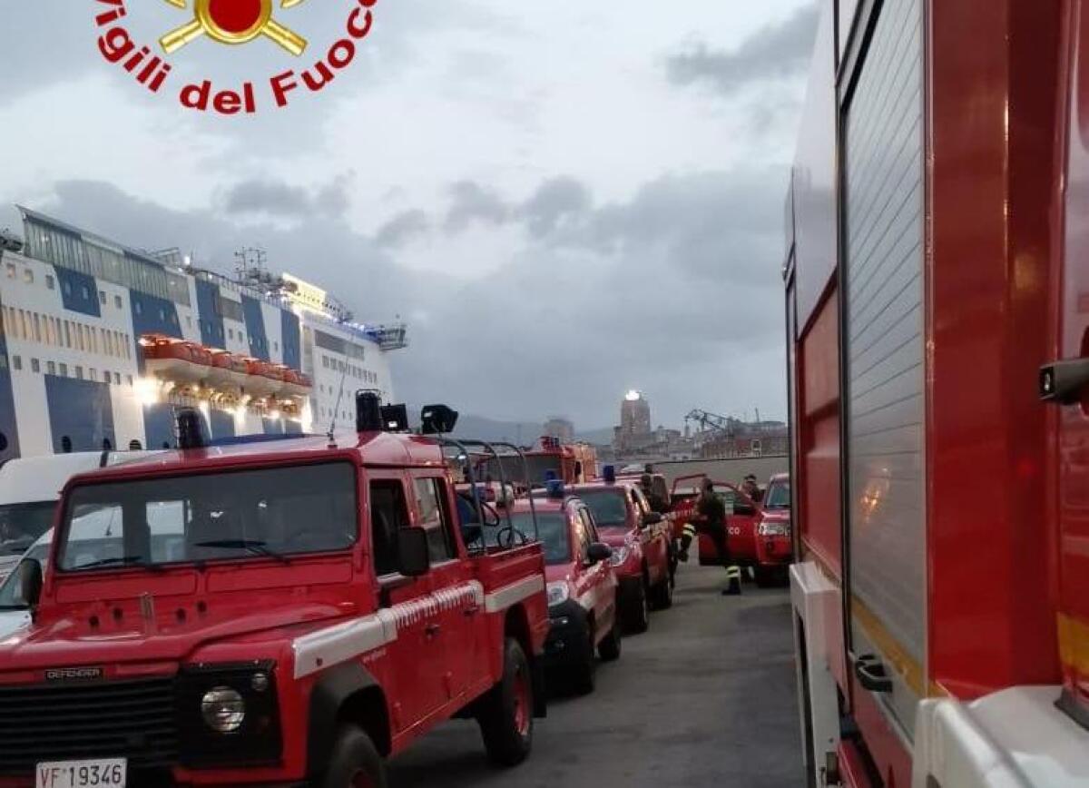 Incendi, in sicilia 66 interventi. Fiamme su A29 e sulle Madonie - 