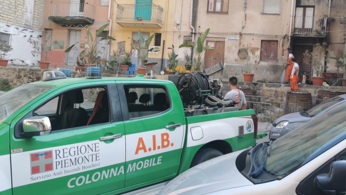 Rogo nella sede dell'associazione "Smaf", Malluzzo: "Sempre vicini a questi giovani" - L'intervento nella sede dell'associazione "Smaf"