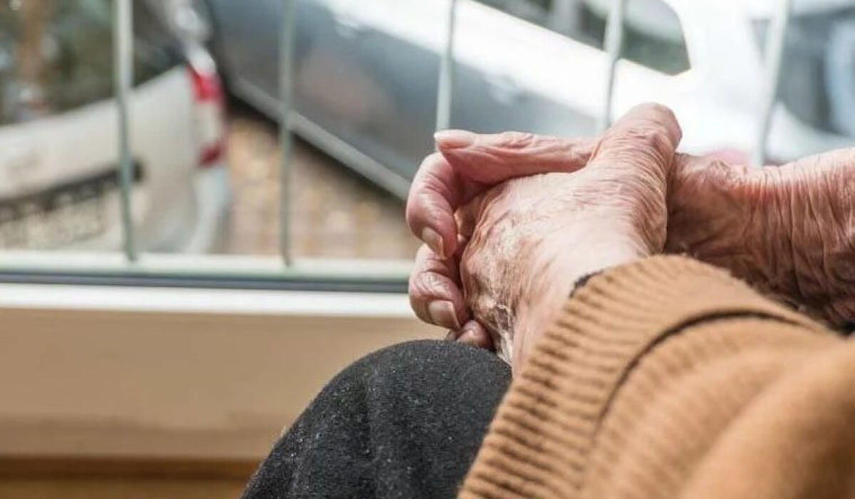 Ha aggredito l'anziana madre, "figlio deve lasciare l'abitazione": trasferito in Cta -