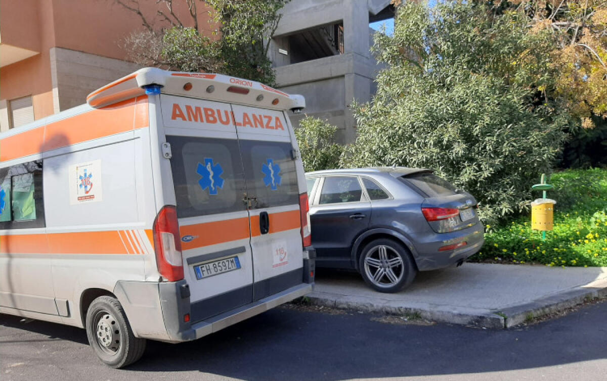 Tragedia in via Perugia, suicida donna dopo un volo dal balcone di casa - 