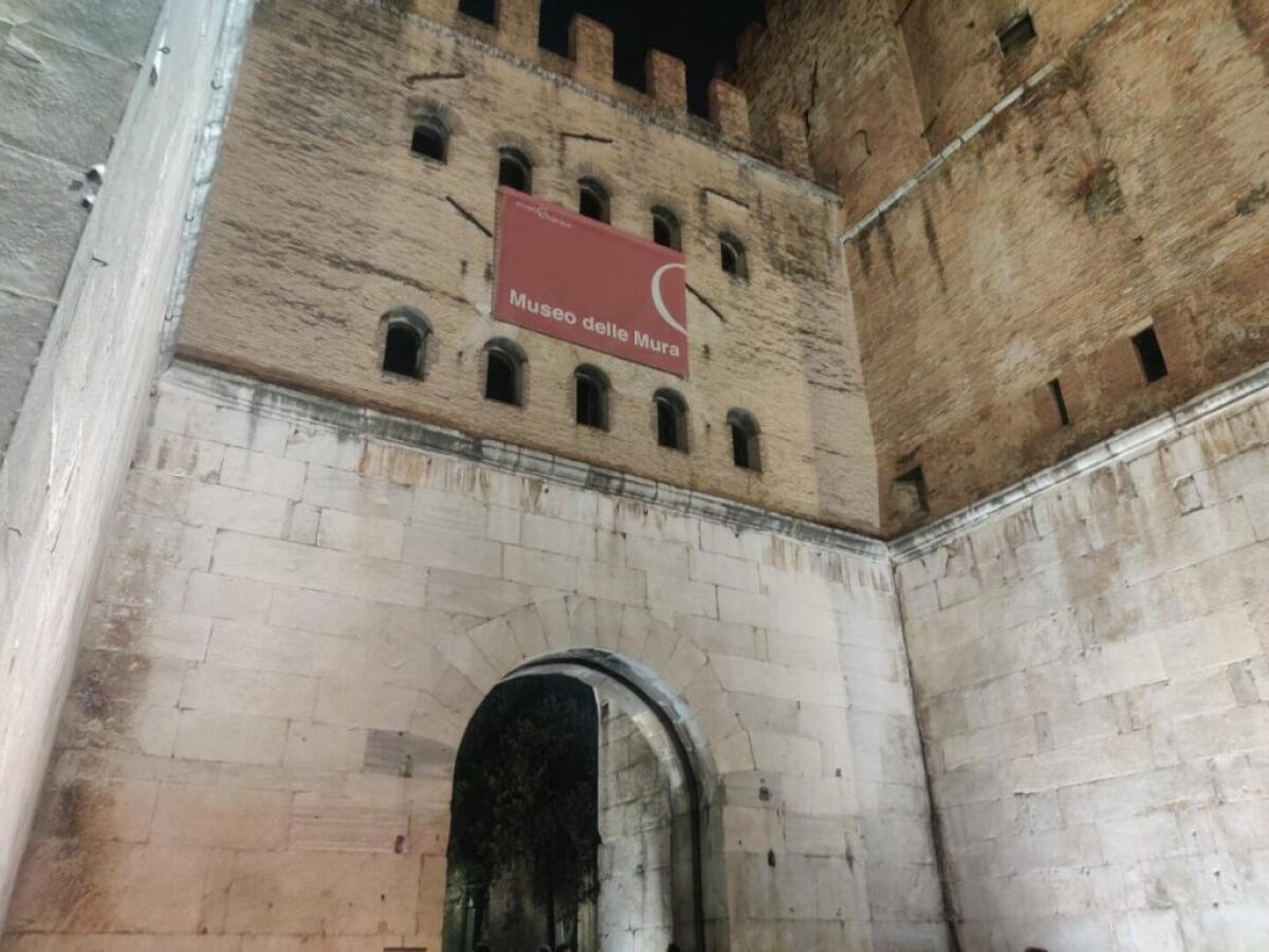 Roma, da Acea illuminazione artistica per la porta di San Sebastiano - 