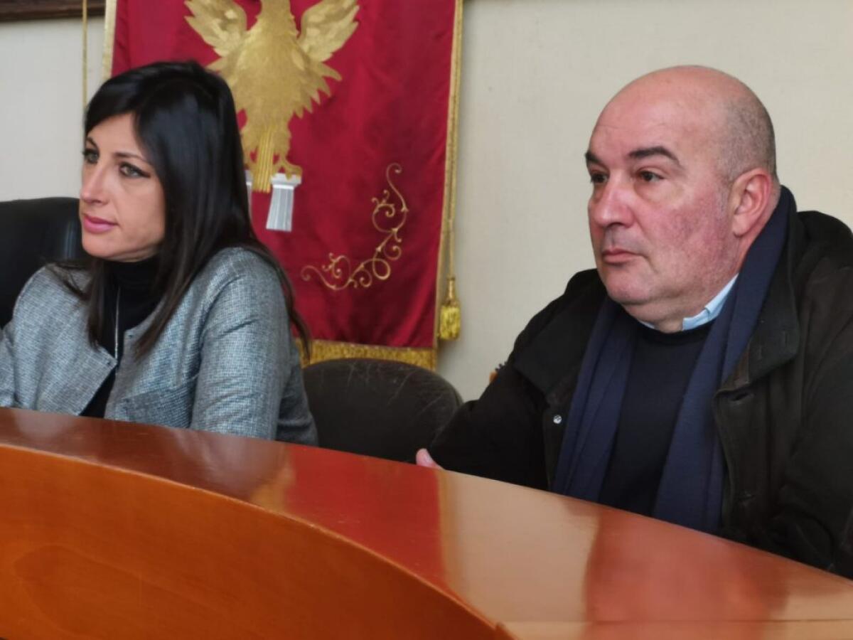 I "lealisti" non ci stanno più, "basta giochetti": "Giunta? Prima serve una maggioranza" - L'assessore Romina Morselli e il capogruppo di "Un'Altra Gela" Giuseppe Morselli
