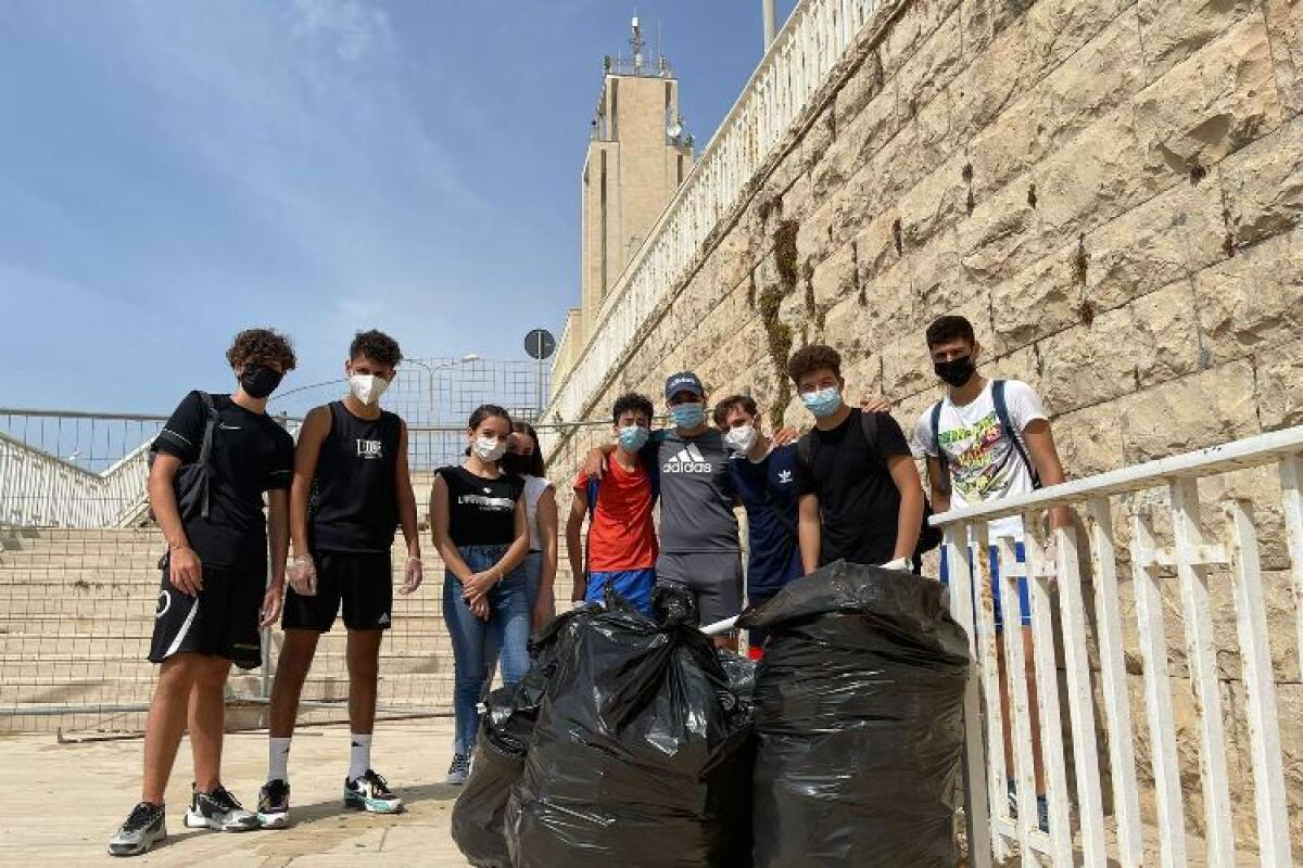 Ripulito il centro storico dai rifiuti in plastica dai giovani dell'Interact - 