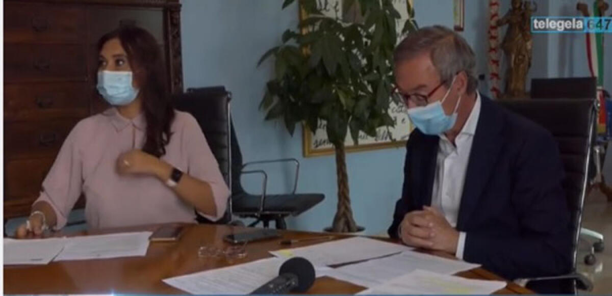 Lavori con Ghelas e per l'assistenza sociale, Comune va incontro a chi ha più bisogno - Il sindaco Greco e l'assessore Gnoffo