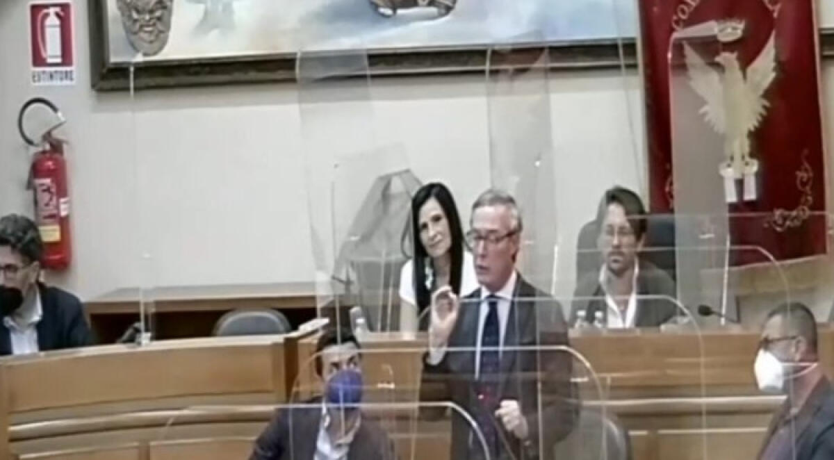 Giunta, FI non ha ancora deciso: Greco non ha fretta, nuovi movimenti all'orizzonte - Greco con gli assessori Malluzzo e Liardi