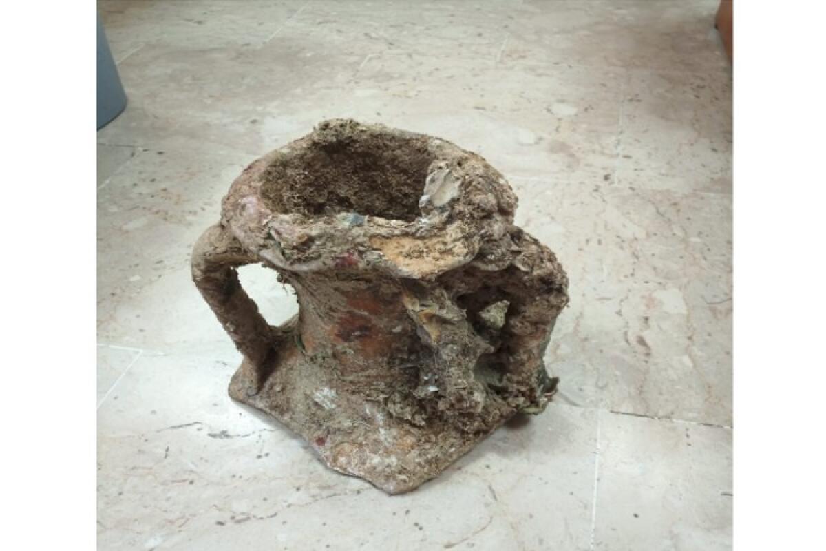 Parte superiore di un'anfora ellenistica ritrovata nei fondali, scoperta a Montelungo - Il reperto ritrovato sui fondali