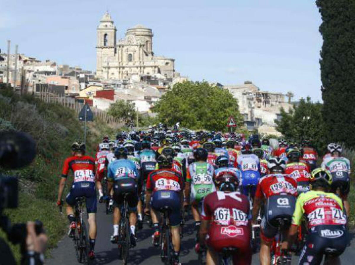 Giro di Sicilia, ecco le strade che saranno chiuse al transito martedì - L'arrivo in Sicilia del Giro