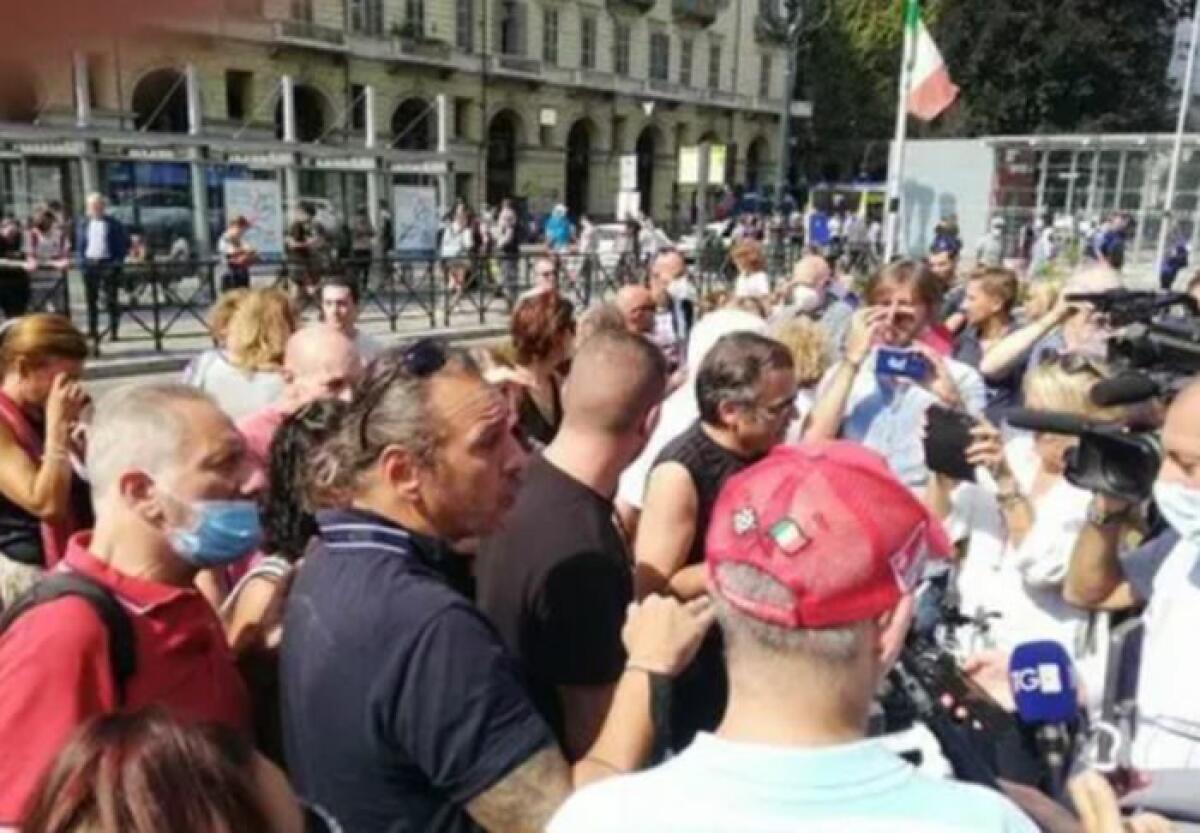 Manifestazioni contro il Green Pass, pochi partecipanti - 