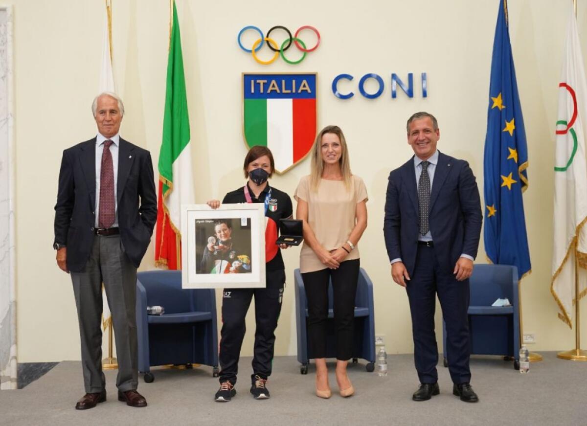Malagò e Vezzali festeggiano il trionfo olimpico della Pesistica - 