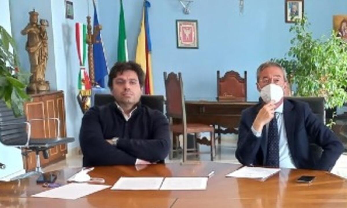 Inferrera lascia il municipio, era esperto del sindaco: "Non ricopro più l'incarico" - Il sindaco Lucio Greco e l'ingegnere Pietro Inferrera