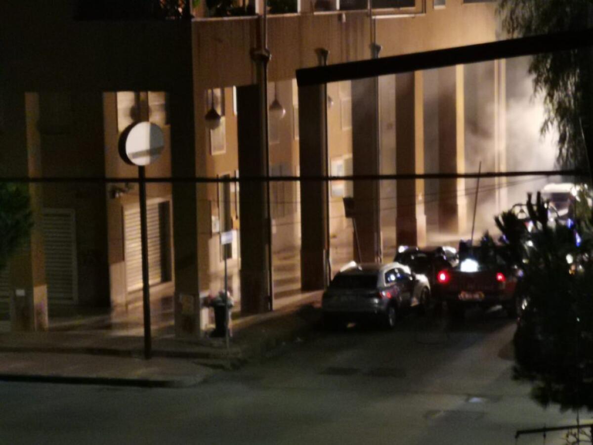 Fiamme in via Ruggero Settimo, nella notte incendiata un'auto - L'incendio in via Ruggero Settimo