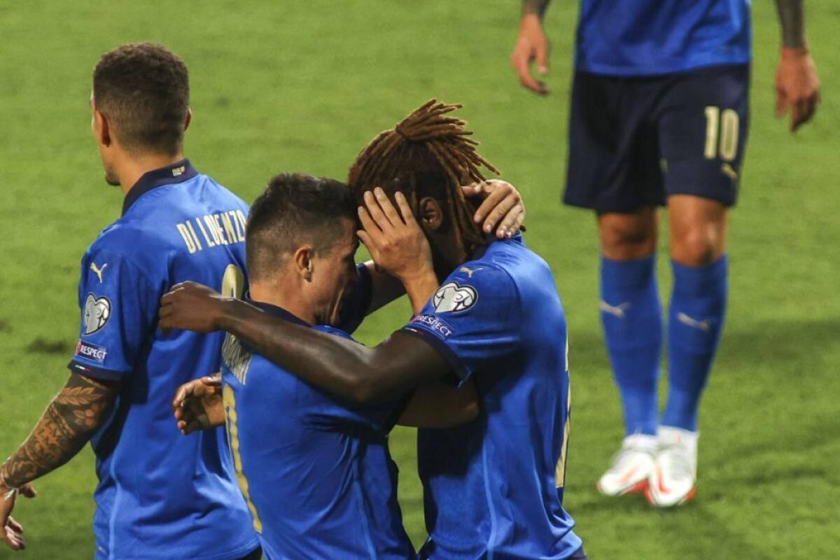 Show Kean-Raspadori, l’Italia travolge la Lituania 5-0 - 