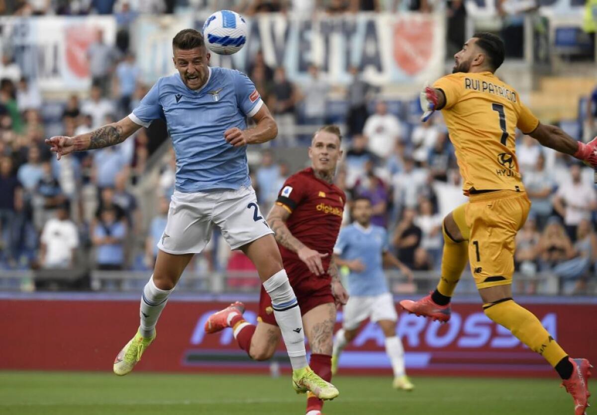 Lazio-Roma 3-2, Sarri batte Mourinho nel derby romano - 