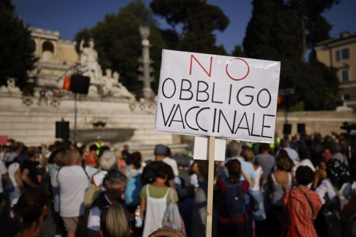 “Progettavano azioni violente”, blitz in tutta Italia contro No Vax - 