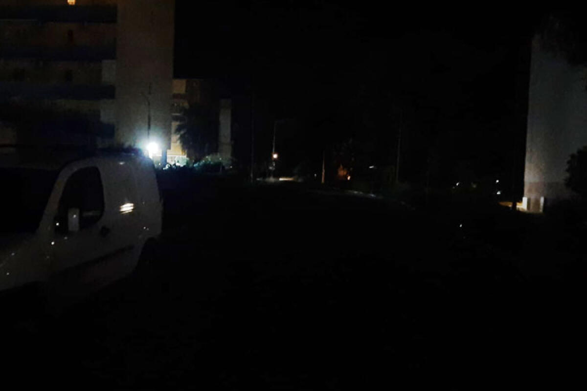 Macchitella, manomessa la centralina di via Fontanarossa: "Strade al buio e furti" - Nella foto in alto: In via Sabbioncello l'illuminazione pubblica è rimasta spenta. 