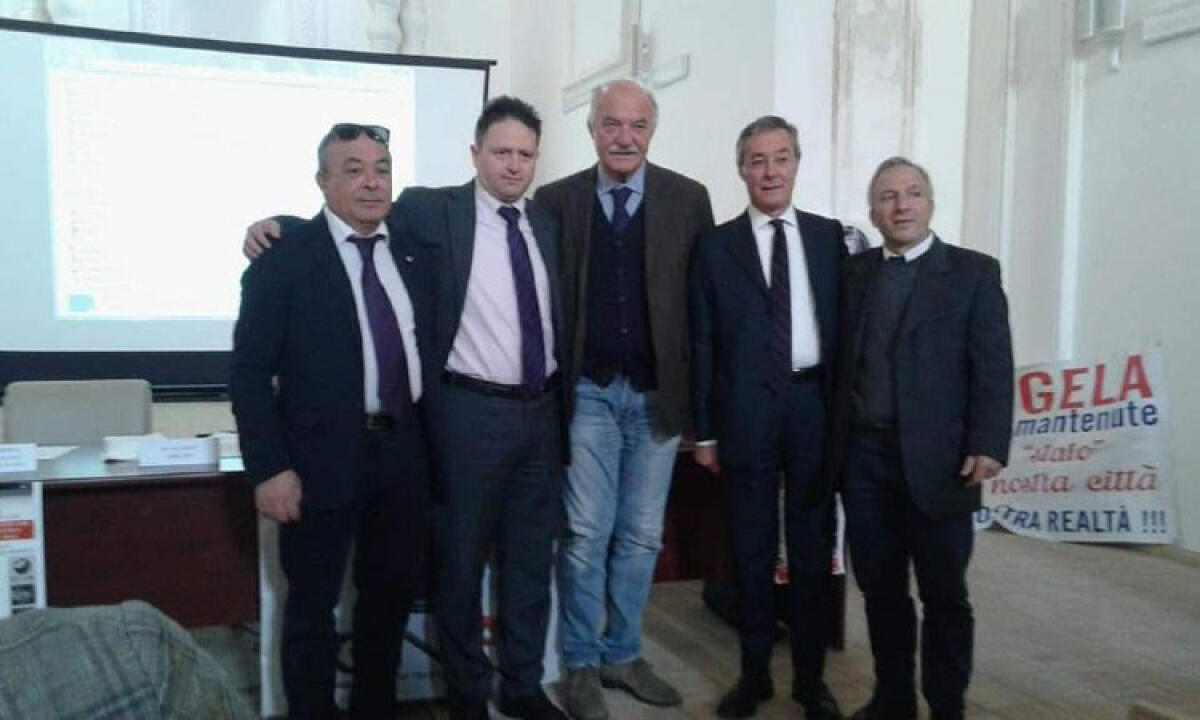 Operai esposti all'amianto, ripartono le visite specialistiche: "Attese da due anni" - Granvillano, il sindaco Lucio Greco e rappresentanti Ona (immagine di repertorio)