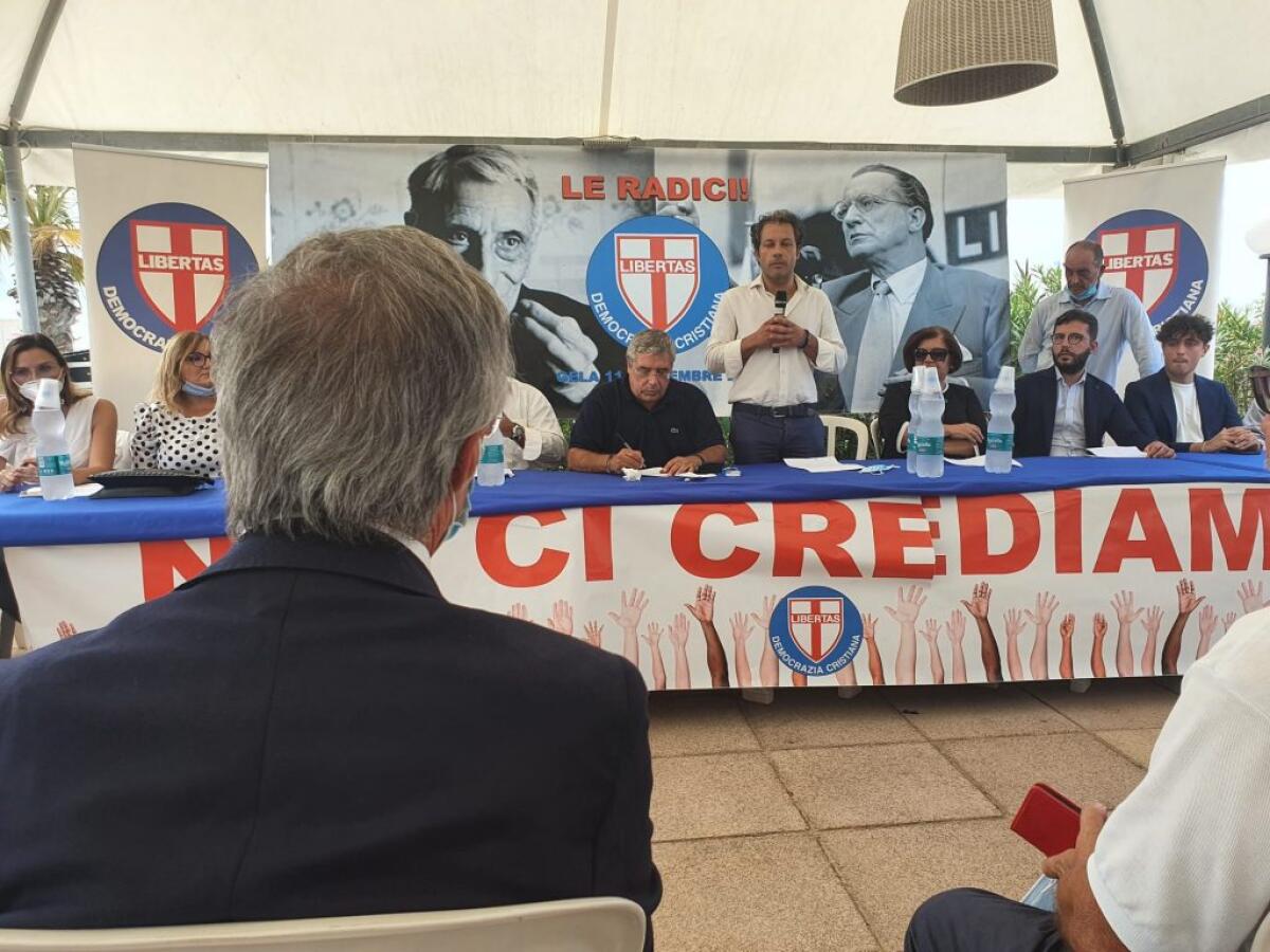 Il richiamo della Dc, tanti per Cuffaro: Licata nel gruppo dirigente, Greco in prima fila - Licata durante la presetazione della Nuova Dc