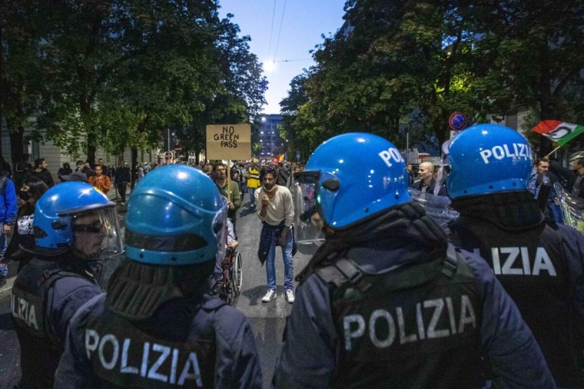 Green Pass, A Milano un arresto e 83 denunciati - 