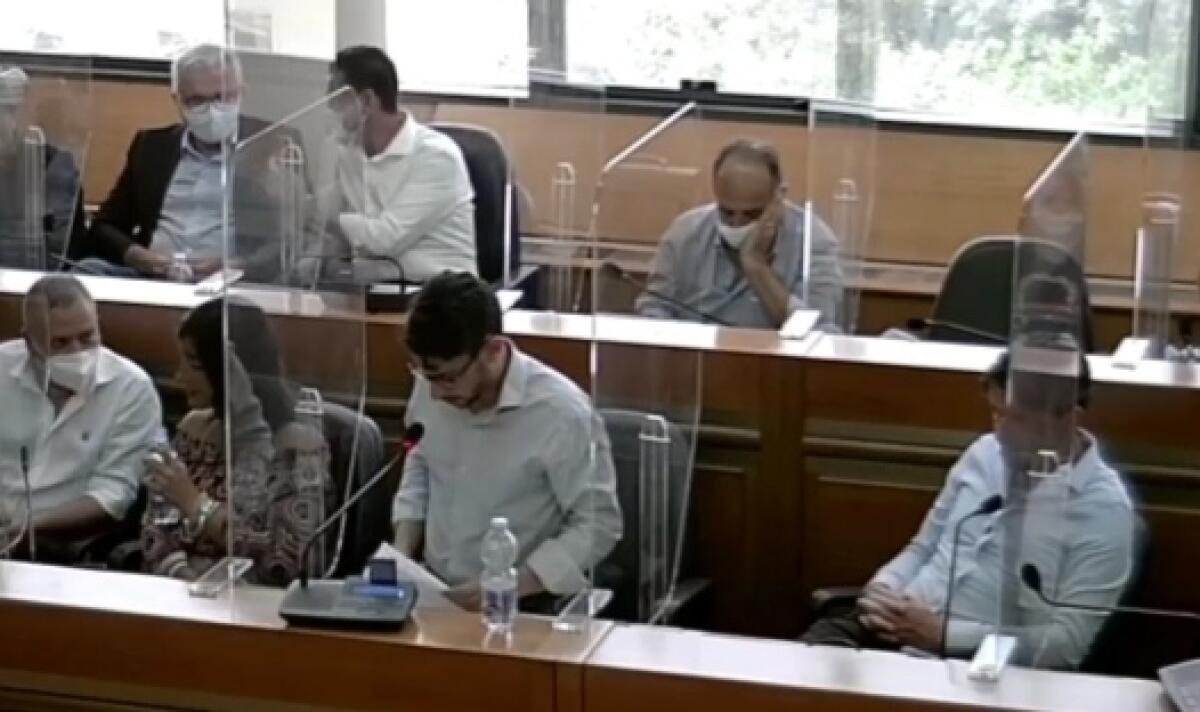 Vertice pro-Greco, ancora distanze: non c'è la "pace" tra alleati e nessuno arretra - 