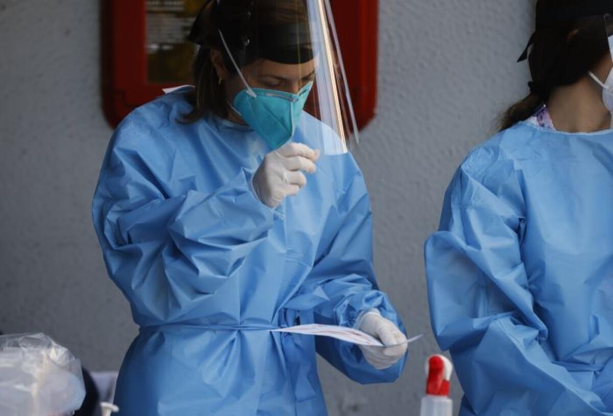 Covid, incidenza in lieve risalita - 