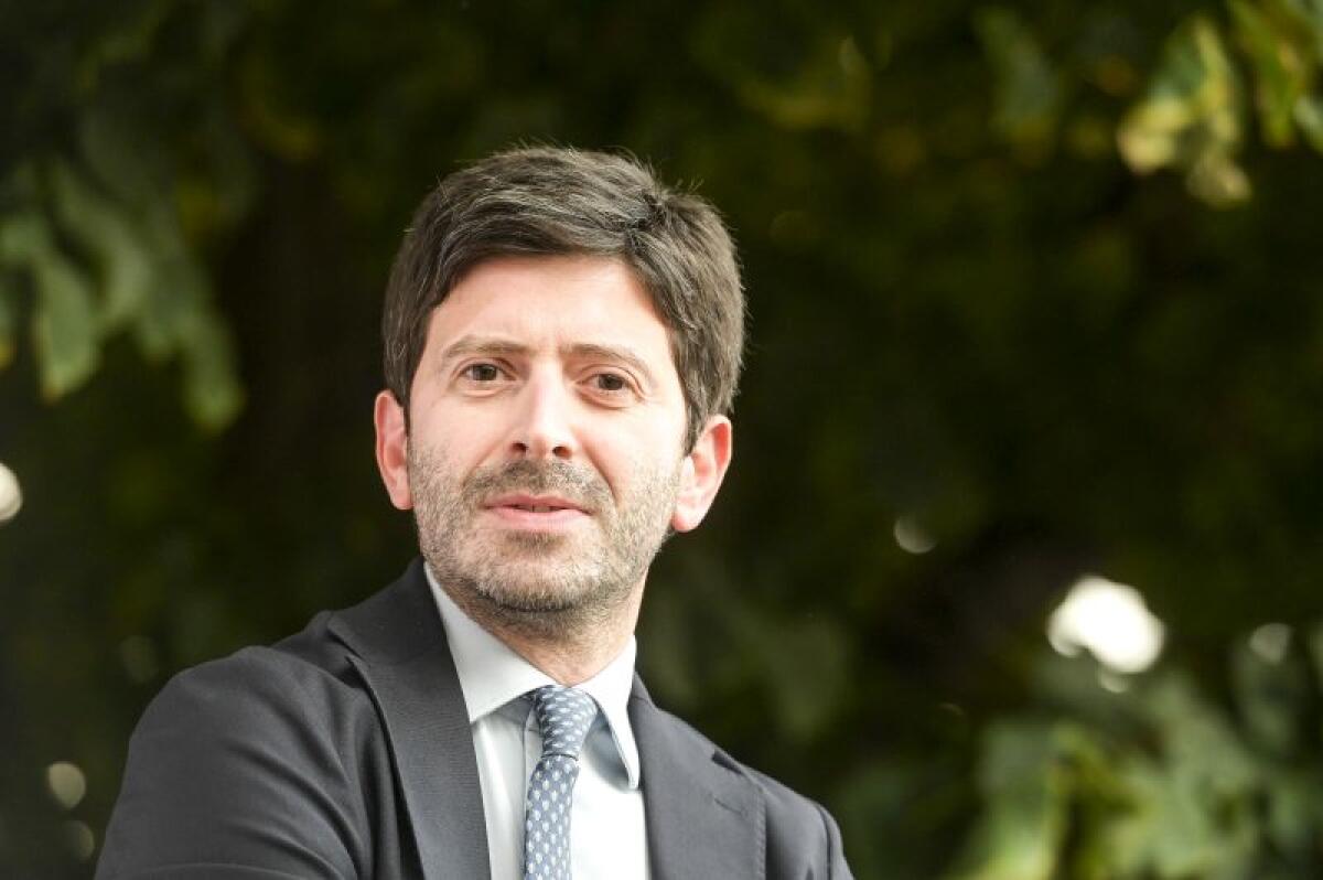 Vaccino, Speranza “Valuteremo terza dose su evidenzia scientifica” - 