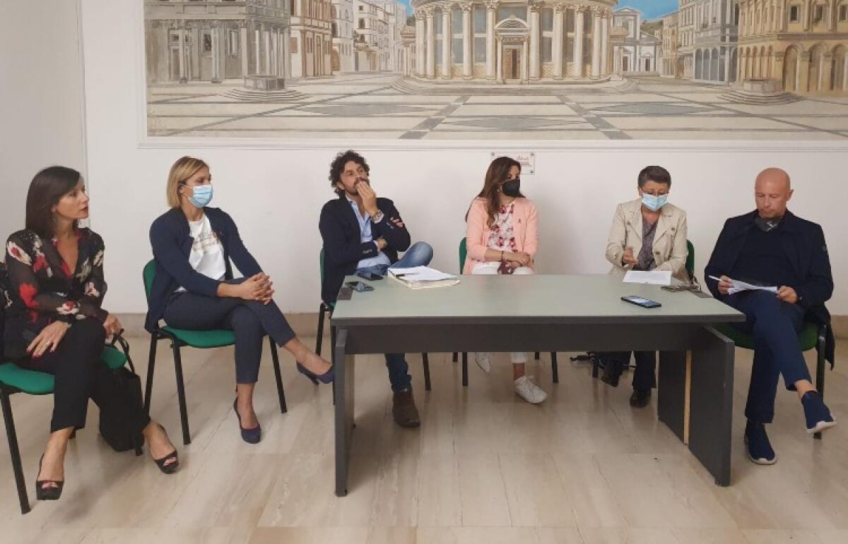 "Clima da regime fascista", opposizione: "Consiglio censuri il sindaco Greco" - L'opposizione contro la nota di Greco