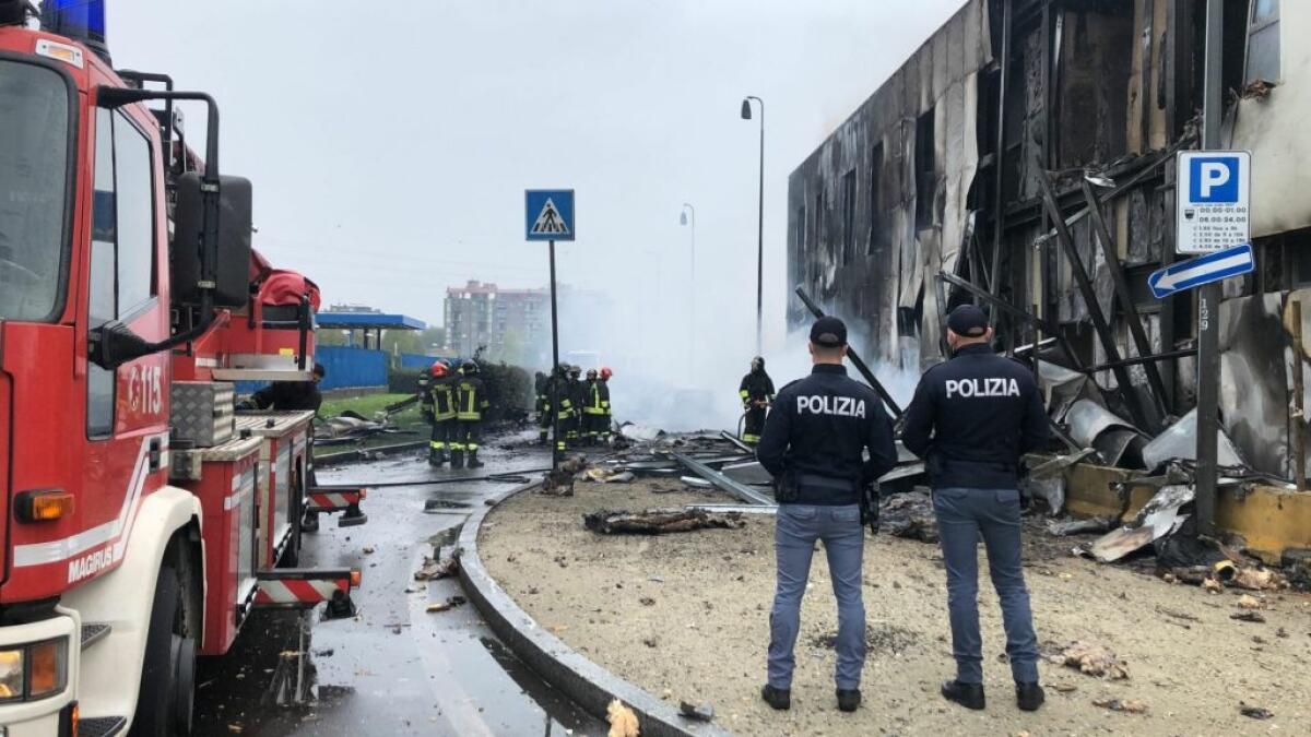 Aereo privato precipita a San Donato Milanese: morti i 6 a bordo - 