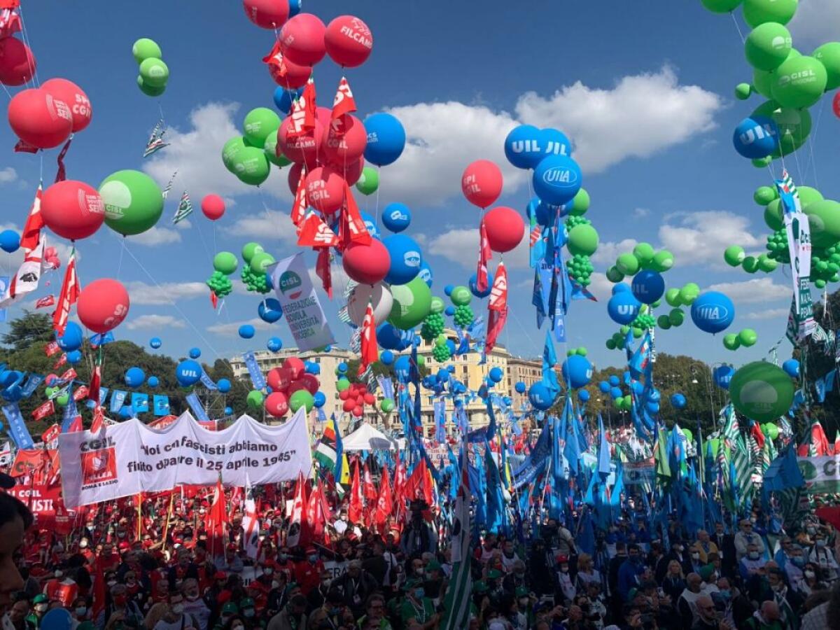 A Roma “Mai più fascismi”, Landini “La piazza è di tutti” - 